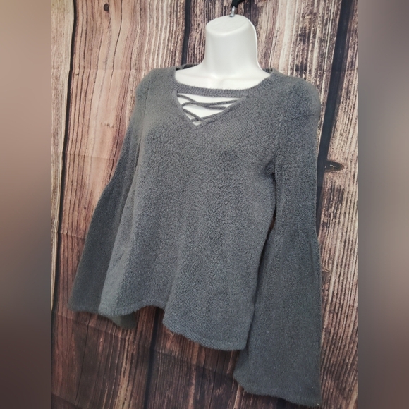 American eagle women's bell sleeve soft sweater in size Small - Picture 4 of 6
